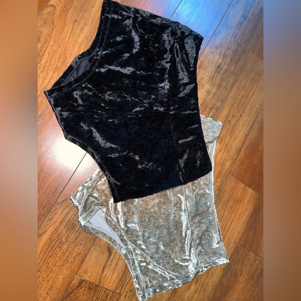 Two velvet pole shorts